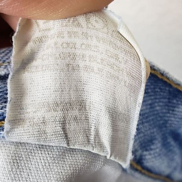 Wrangler Distressed Hi-Rise Mom Cut-Off Shorts Size 12 - Picture 6 of 7